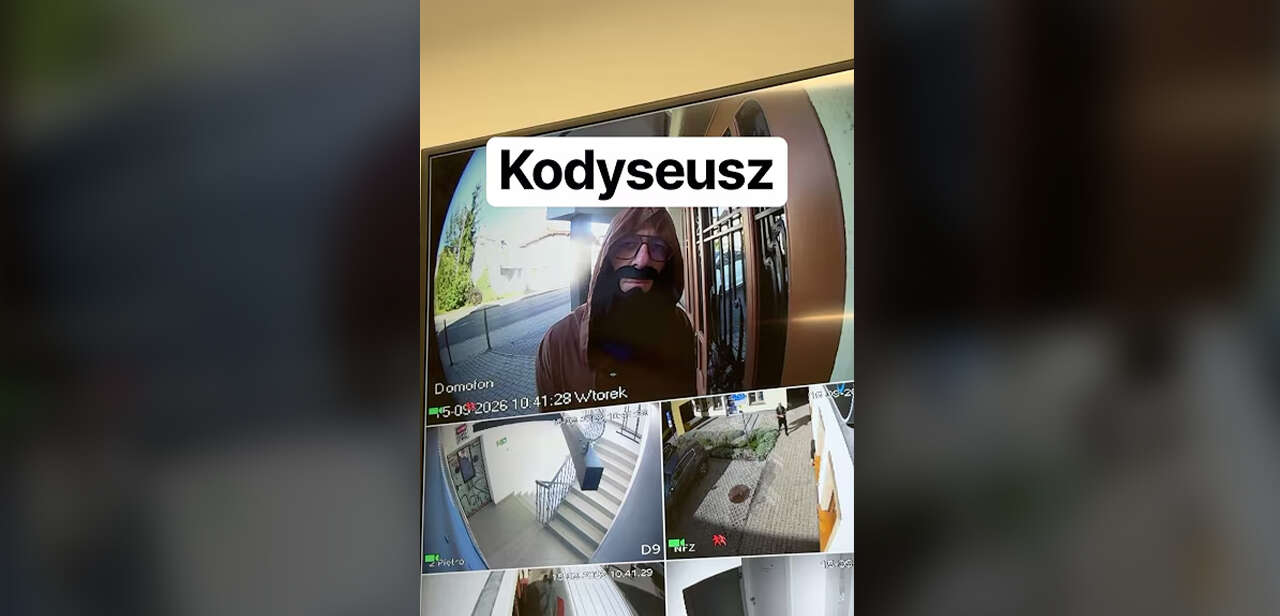 Kodyseusz wraca z tułaczki po konferencjach, by odkryć, że Prompteusz rozwalił firmę